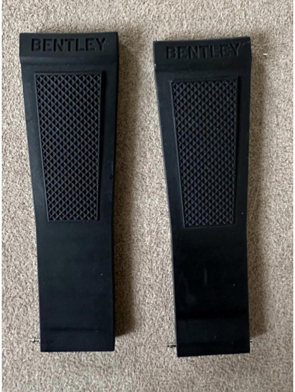 100% AUTHENTIC NEW BREITLING BENTLEY BLACK RUBBER STRAP 24-20 220S